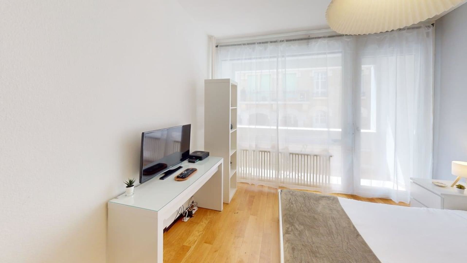 CL35-14-Bedroom