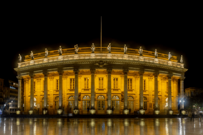 Map and skyline of Bordeaux