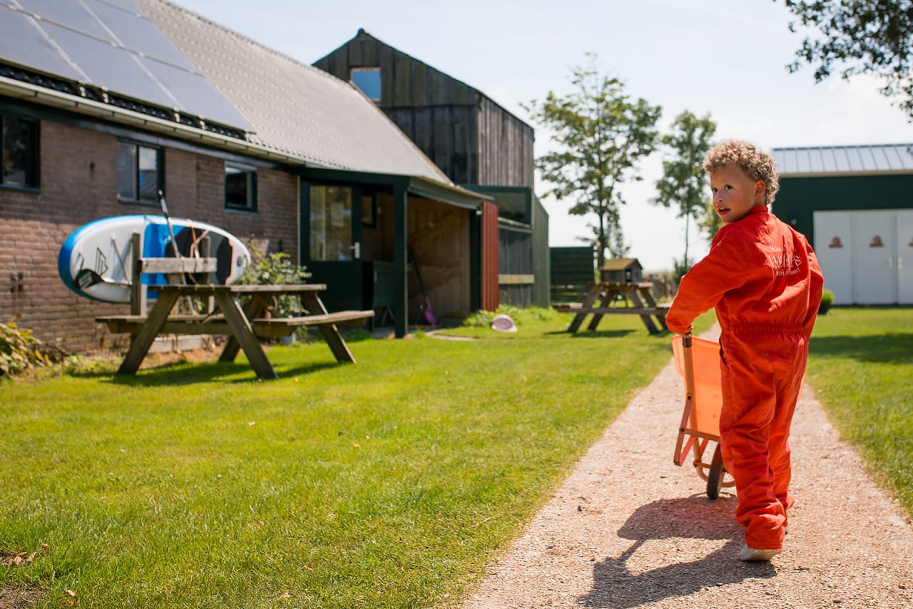 Jongetje op vakantie in Noord-Holland