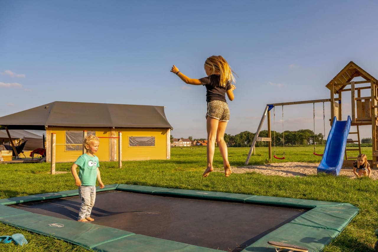 FarmCamps_de_Oostermaat_Overijssel_trampoline_