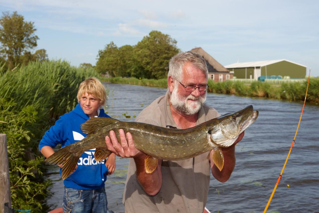 FarmCamps_Fleur_Stables_Noord-Holland_vissen_j