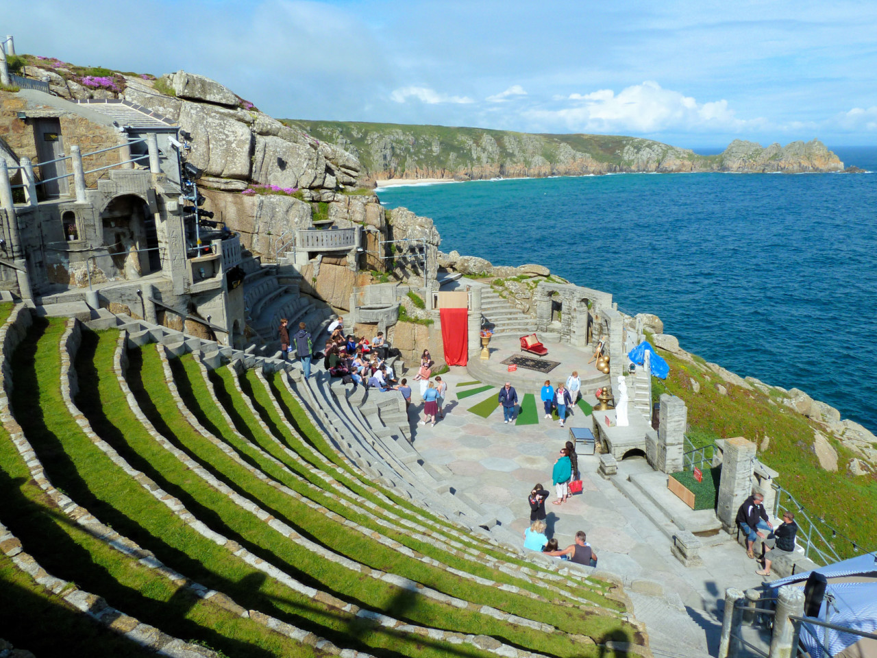 holiday-park-near-minack-tTheatre-cornwall