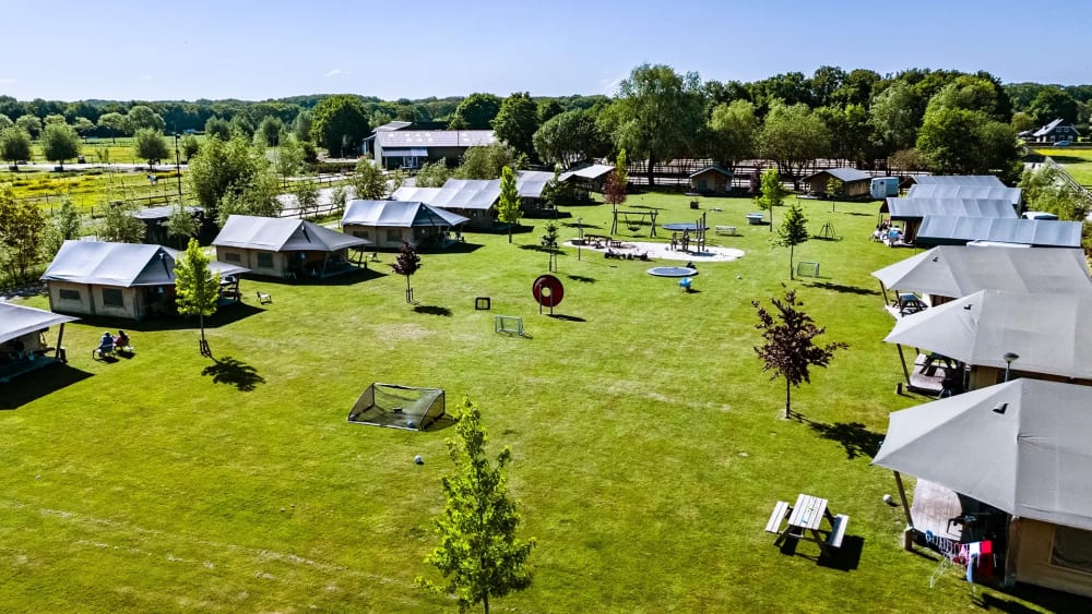 FarmCamps_De_Smulhoeve_Brabant_dronefoto_overzicht_tentenveld