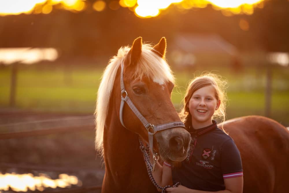 Pony verzorgen op vakantie bij FarmCamps