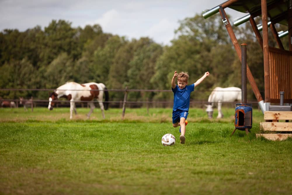 FarmCamps_Holzik_Stables_Overijssel_jongetje_o