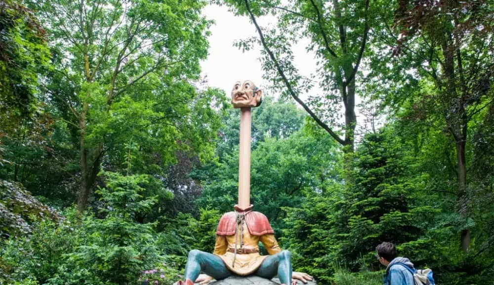 Langnek in de Efteling in Kaatsheuvel vlak bij FarmCamps