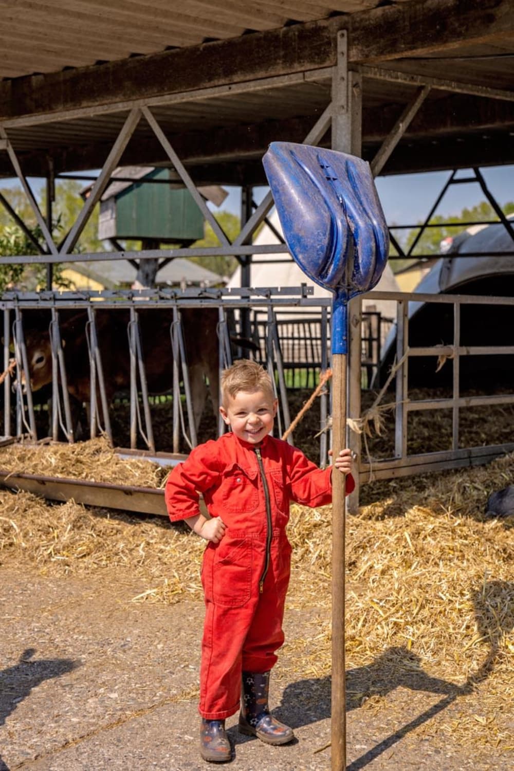 FarmCamps_BoeBaDoe_Limburg_jongen_lachen_schep