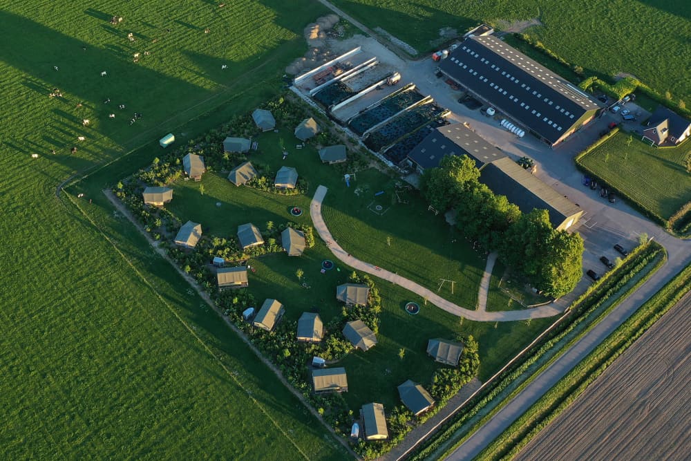 FarmCamps_Op_Flakkee_Zuid-Holland_drone_foto_o