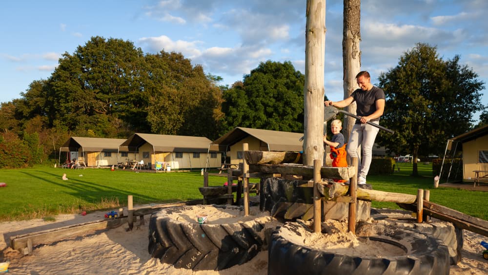 FarmCamps_Hoeve_Sonneclaer_Drenthe_tractor_ban