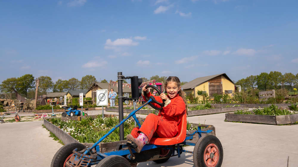 FarmCamps_BoeBaDoe_Limburg_meisje_overalletje_