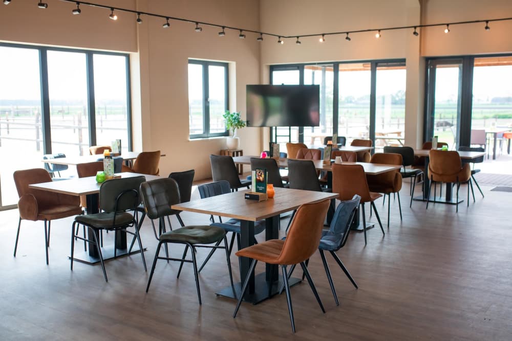 Boerderij met vergaderruimte en glamping tenten