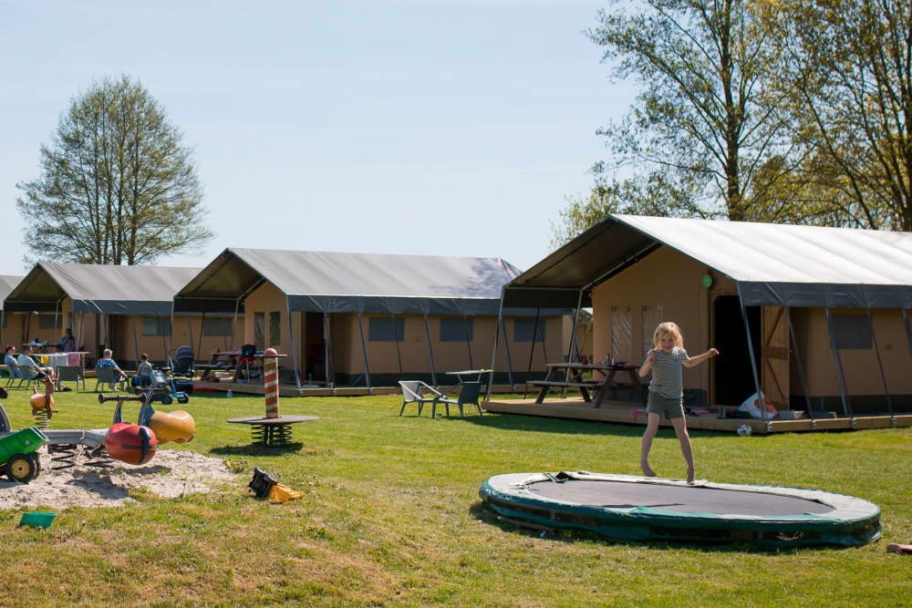 safaritenten_looveld_overzicht_trampoline