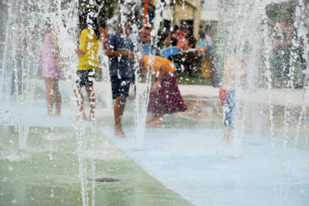 People_playing_in_water_fountains