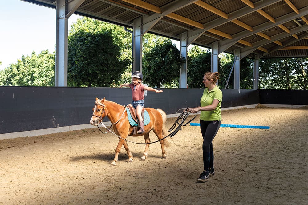 FarmCamps_Breehees_Brabant_paardrijles_in_paardenbak