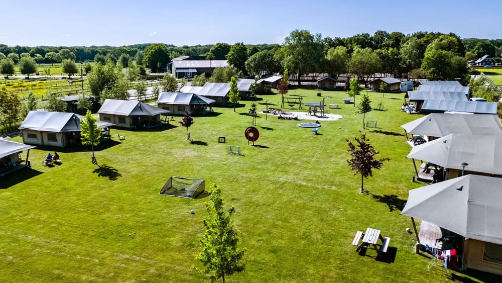 FarmCamps_De_Smulhoeve_Brabant_dronefoto_overzicht_tentenveld