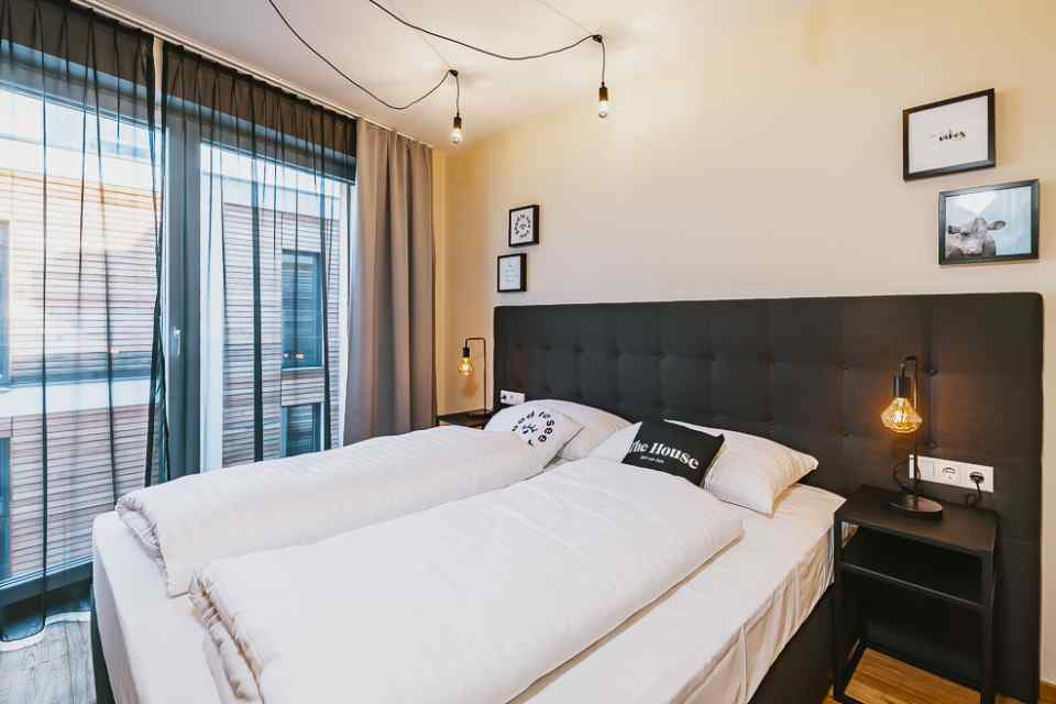 INSTA-AR-THE-HOUSE-A301-003