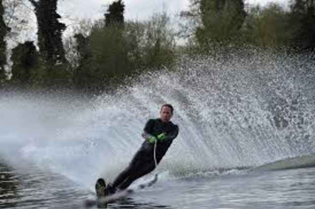 Water skiing/Wakeboarding