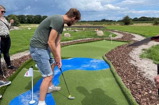 Adventure golf 