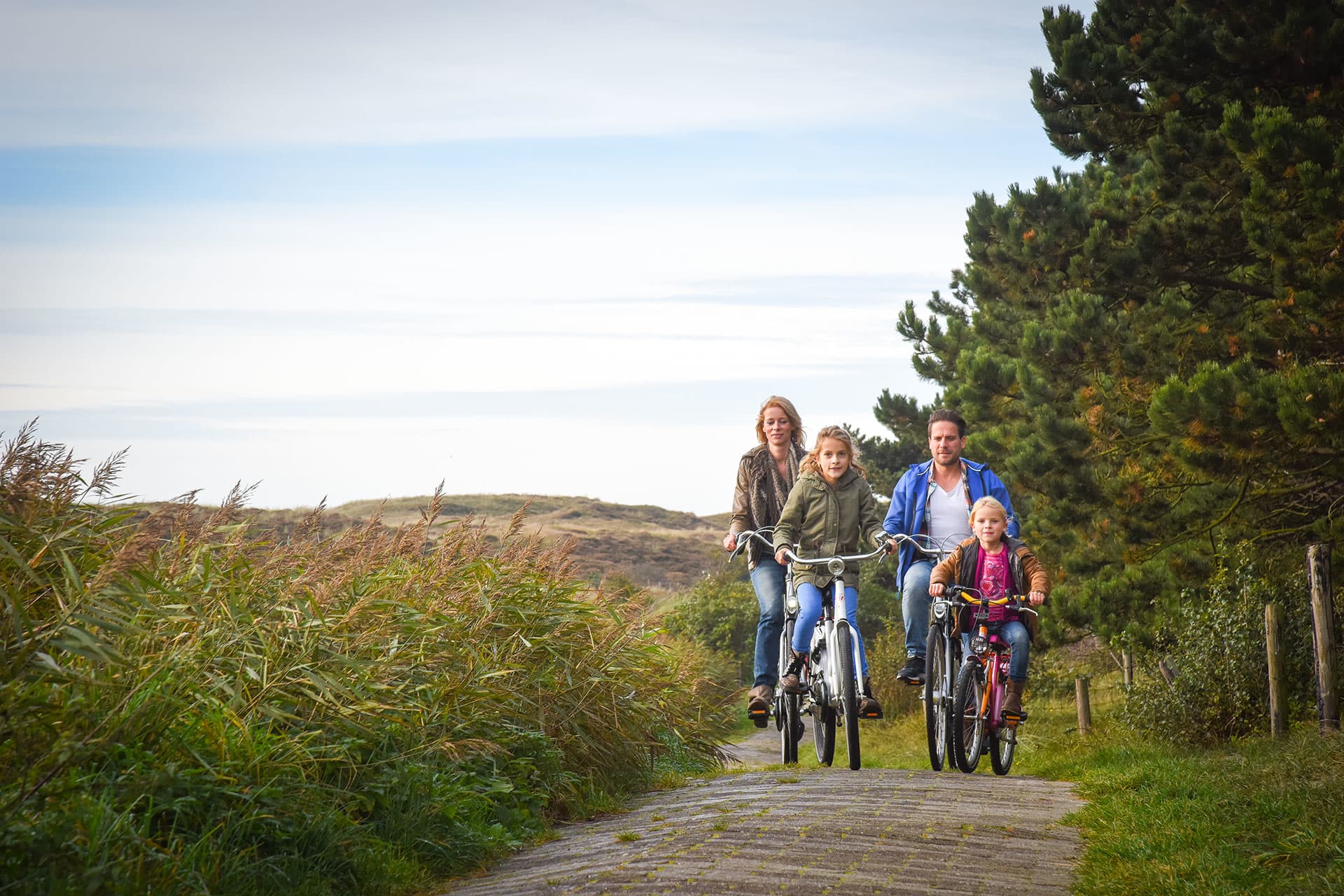 gezin-fietsen-herfst-de-krim-texel