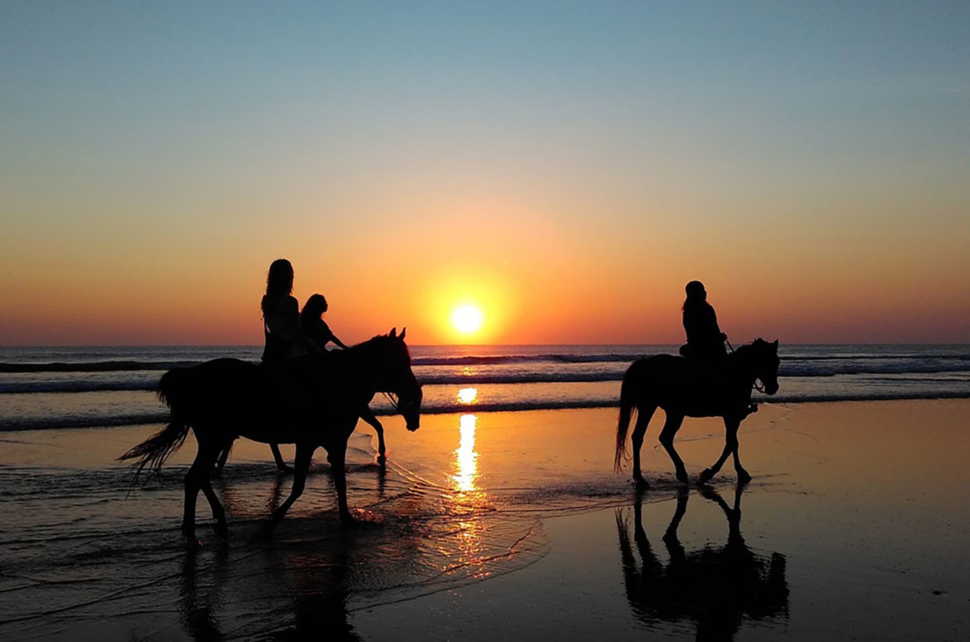 paardrijden-strand-zonsondergang-de-krim-texel
