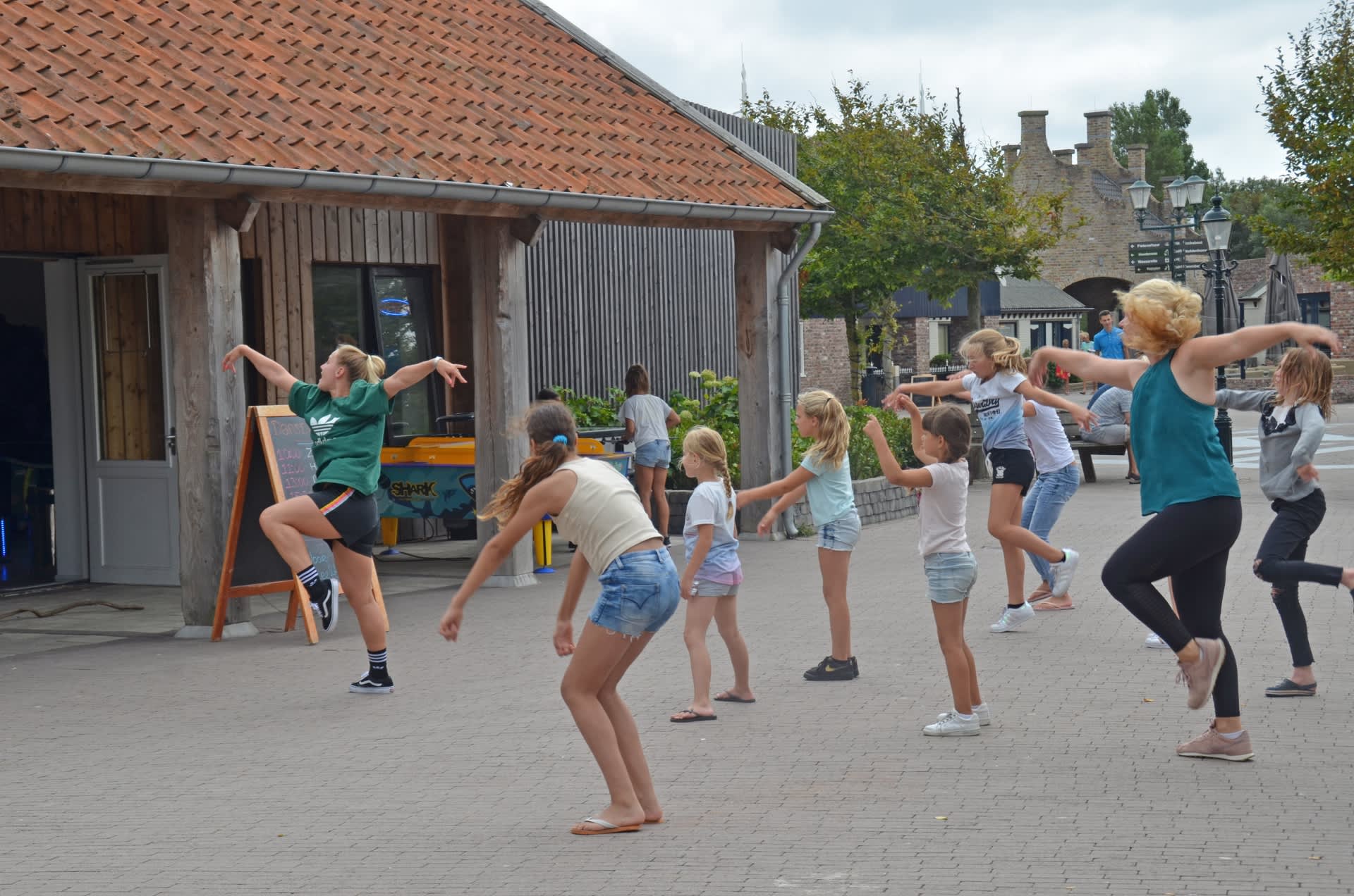 Vakantiepark-De-Krim-animatie-dansen