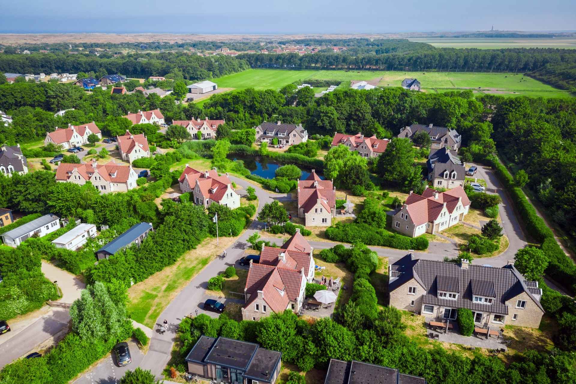 Luchtfoto-Familievilla-Vakantiepark-De-Krim-Texel