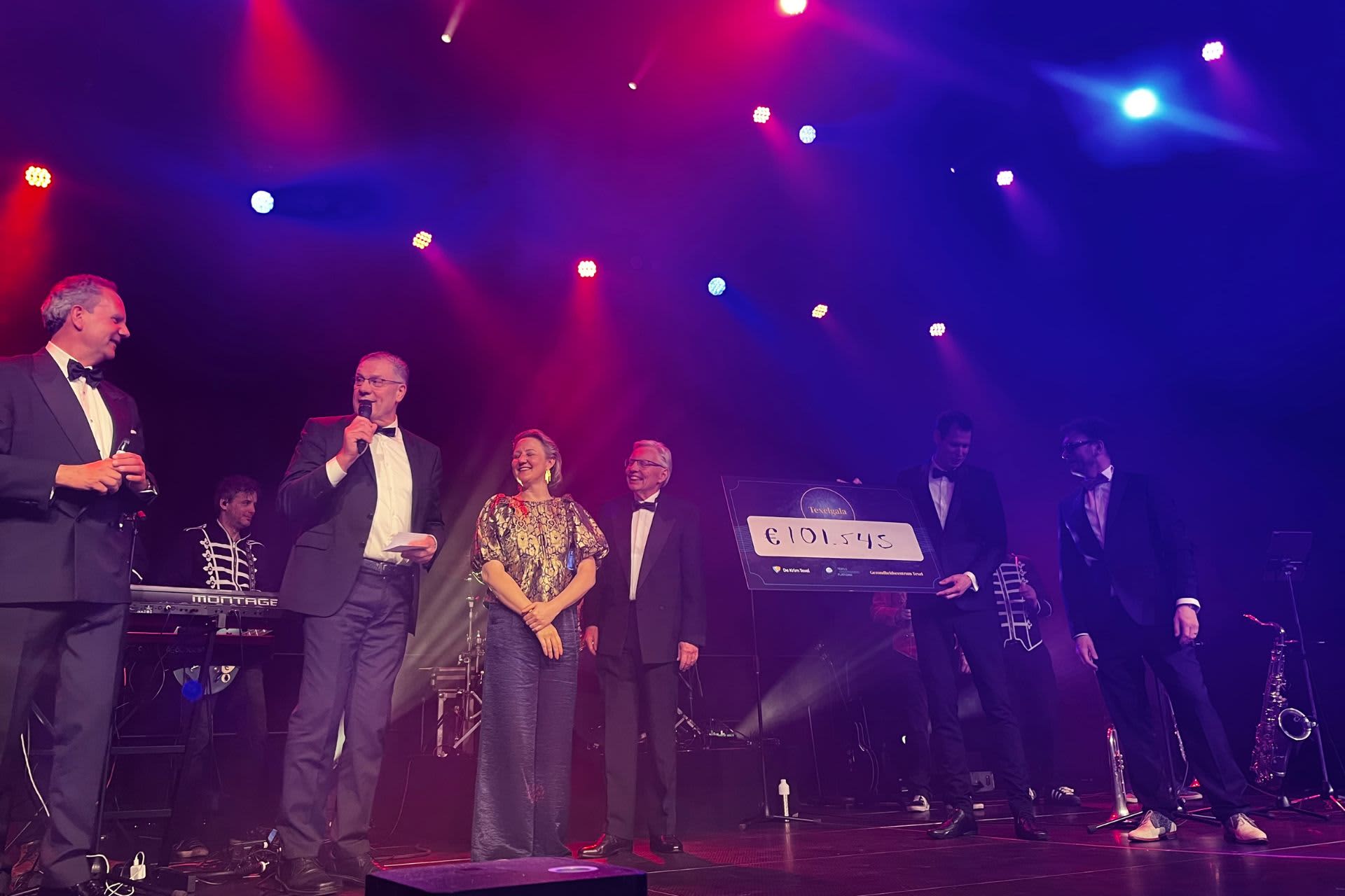 Texelgala_evenementenhal_texel_cheque_podium