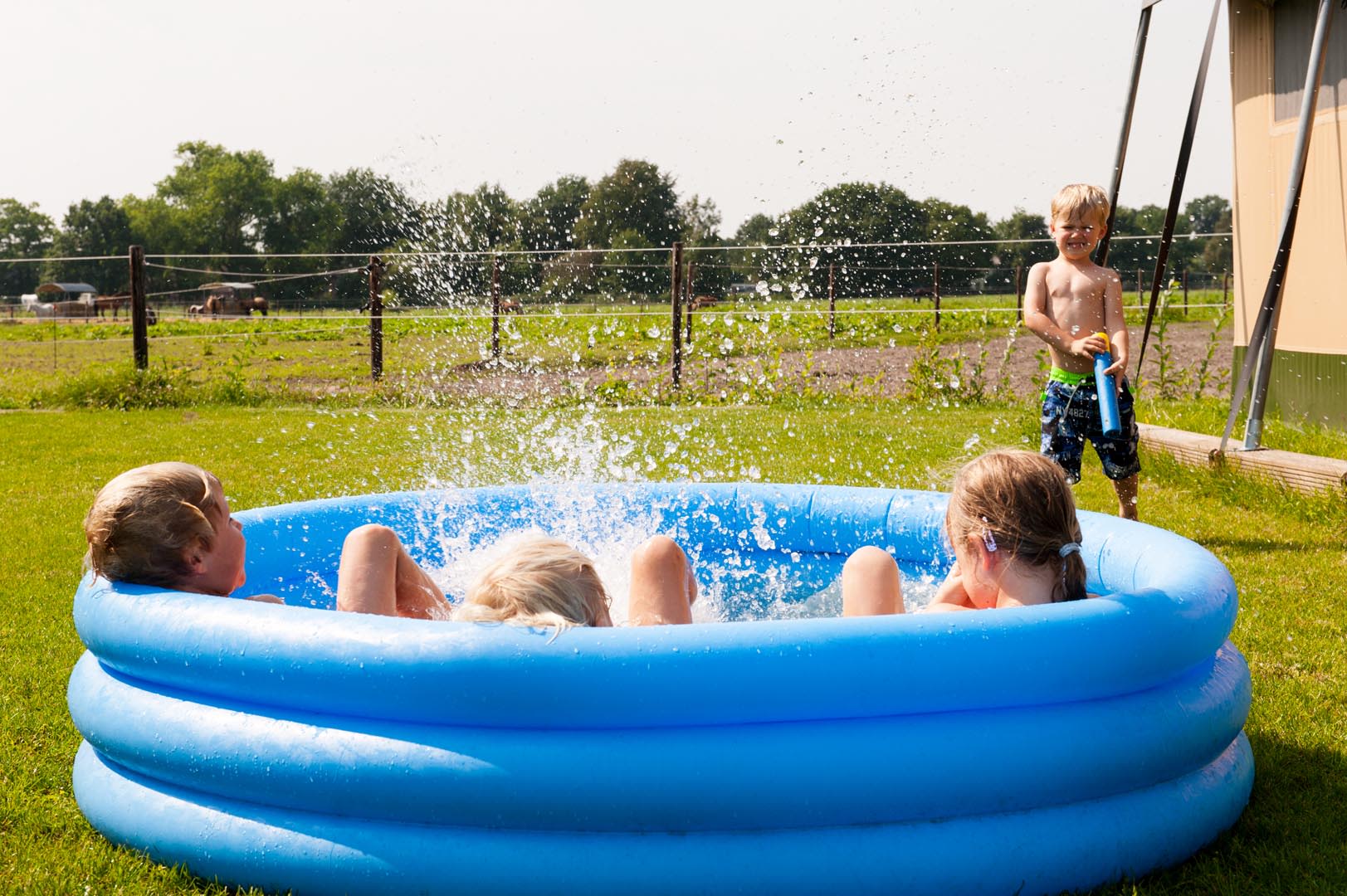 FarmCamps_De_Smulhoeve_Noord-Brabant_zwemmen_s