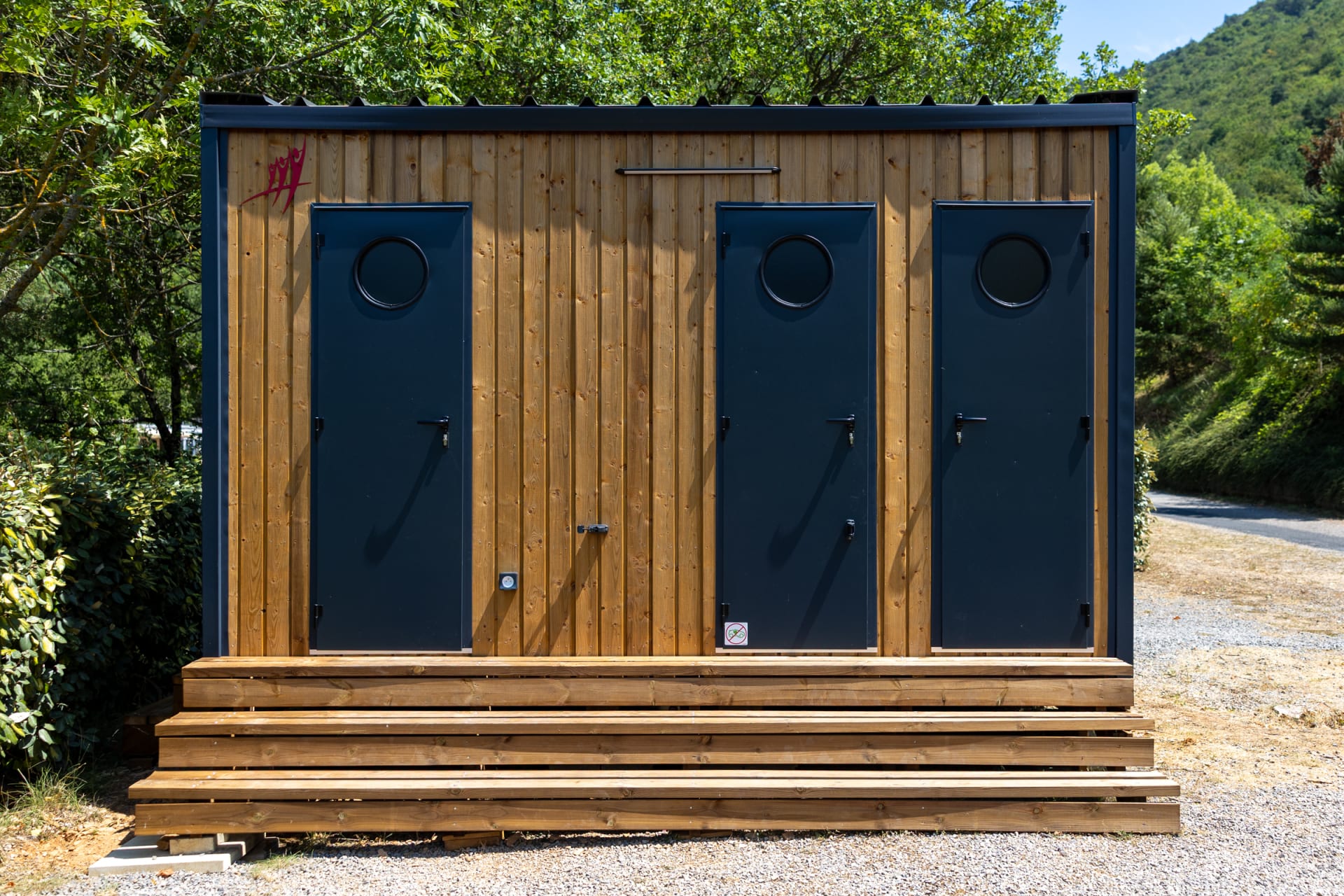 RCN Val de Cantobre | Kampeerplaats met privé sanitair comfort – afbeelding 2