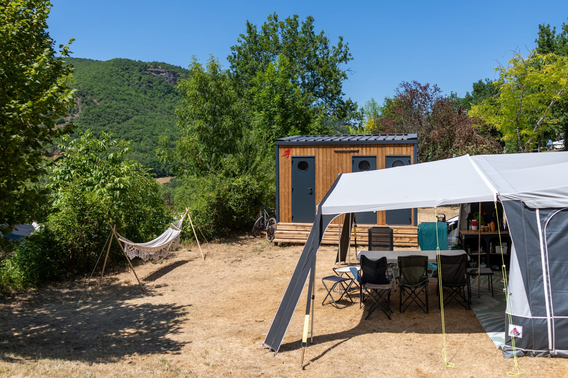 RCN Val de Cantobre | Kampeerplaats met privé sanitair comfort – afbeelding 4