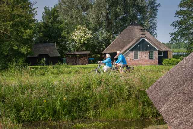Sehen Sie sich für Ihren Radurlaub die vielen Radwege durch den Nationalpark Weerribben Wieden an