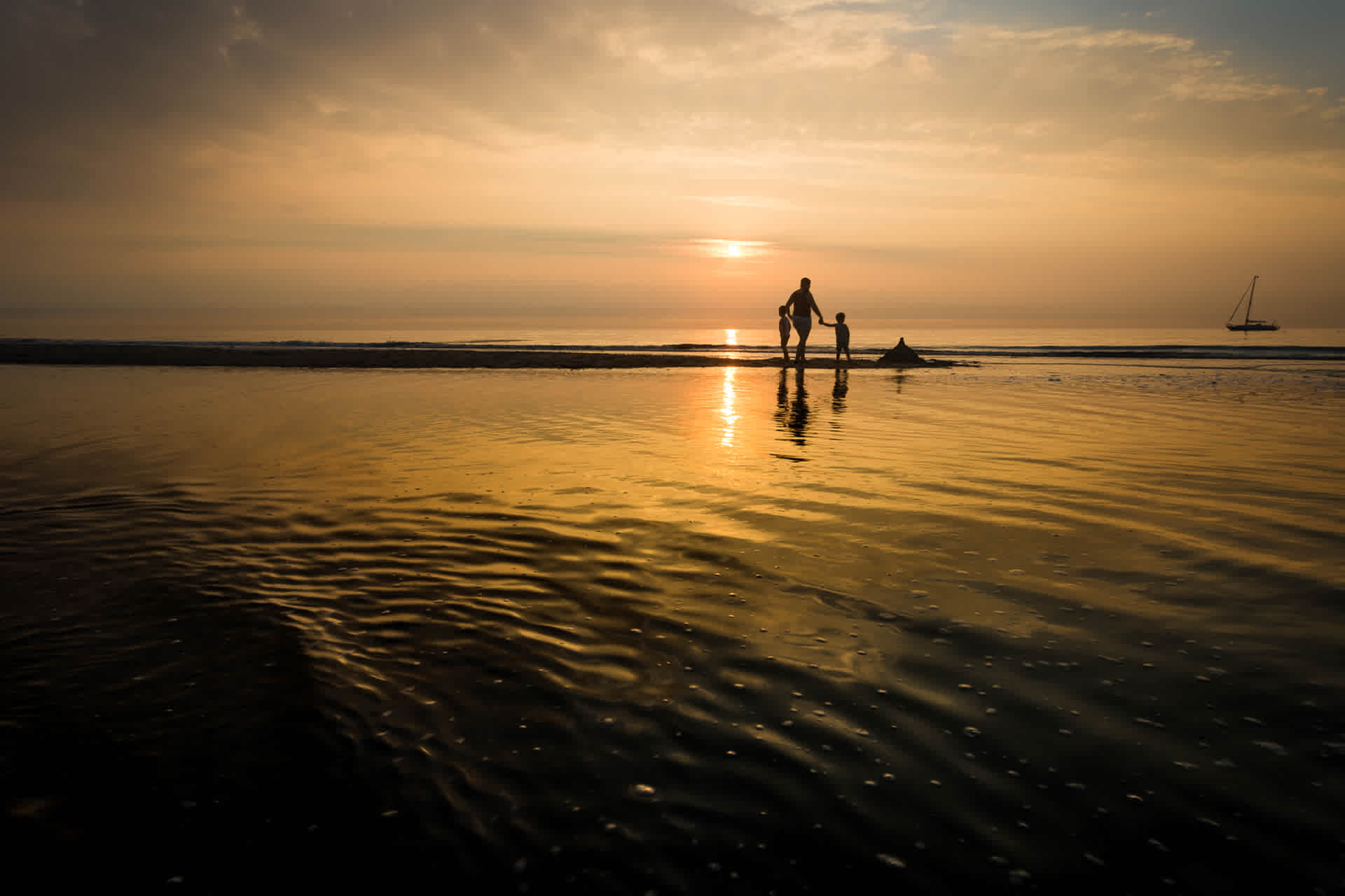 Gezin-Zee-Zonsondergang-De-Krim-Texel