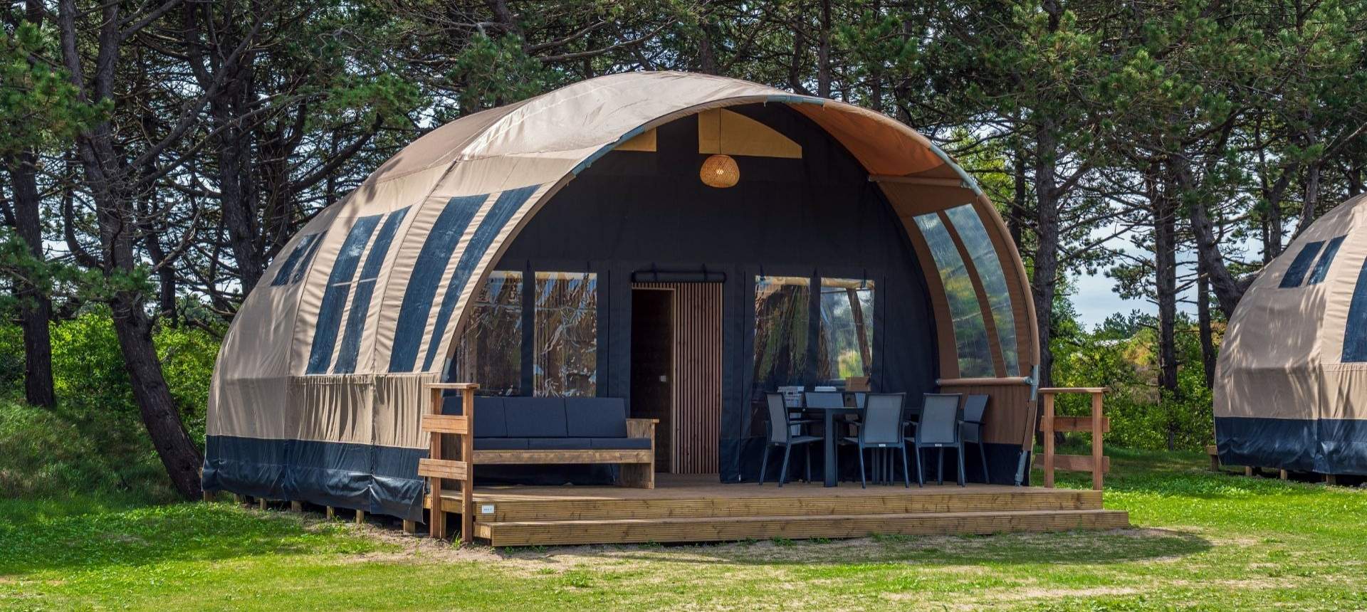 Bogenzelt auf Campingplatz Loodsmansduin